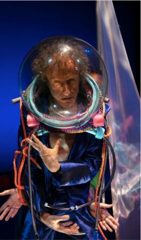 METADIETRO il nuovo e attesissimo lavoro di Flavia Mastrella e Antonio Rezza.